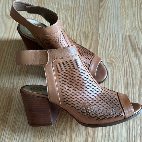 Vince Camuto Madesti open toe perforated leather stacked block heels. Size 8. - Picture 1 of 9